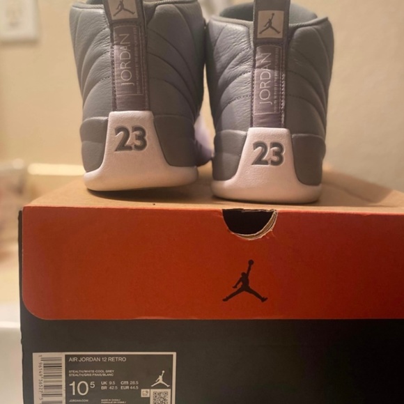 Jordan 12s men size 10 - Picture 1 of 2